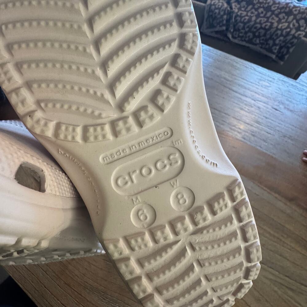 CROCS - Gender Inclusive Classic Clog - W8 M6 - Picture 5 of 8
